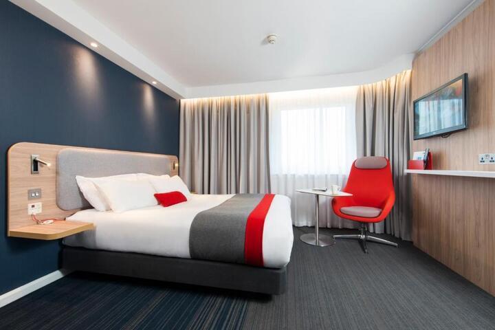 Holiday Inn Express London Luton Airport, an IHG Hotel.jpeg