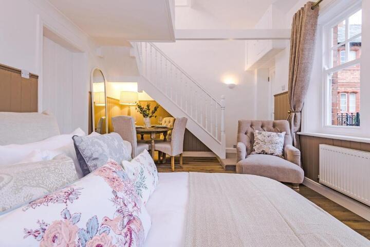 Countryside Charm Lodge.jpeg