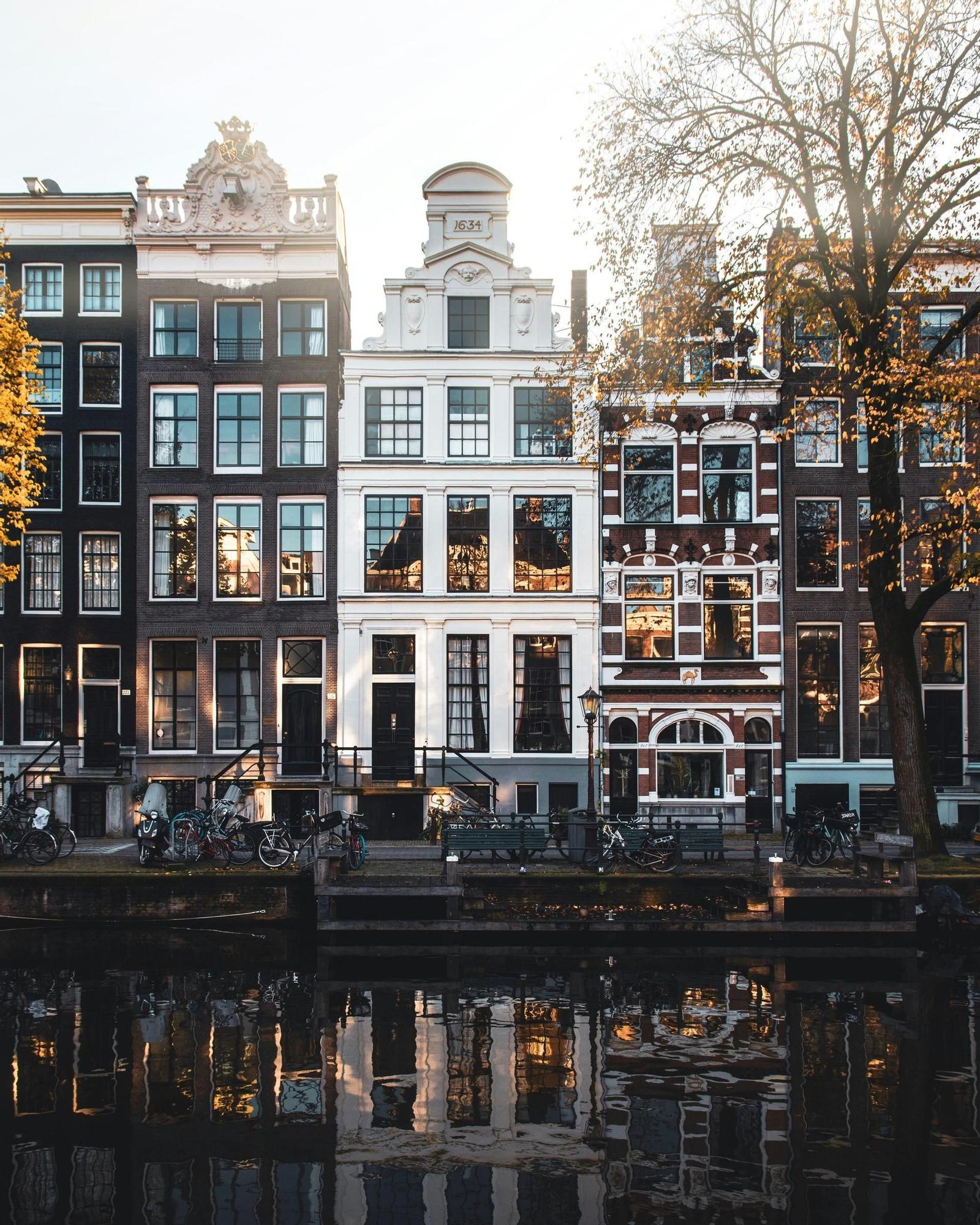 Amsterdam is a unique city that should be visited to enjoy the canals.