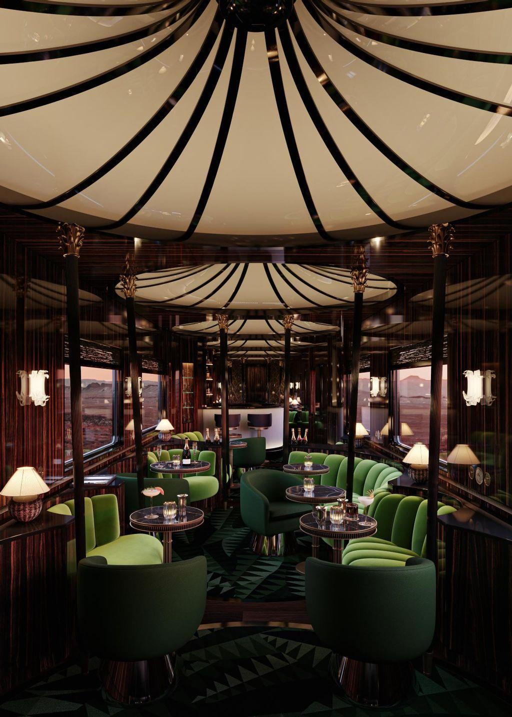 The bar invites us to spend long moments contemplating the horizon from the luxurious green velvet armchairs.