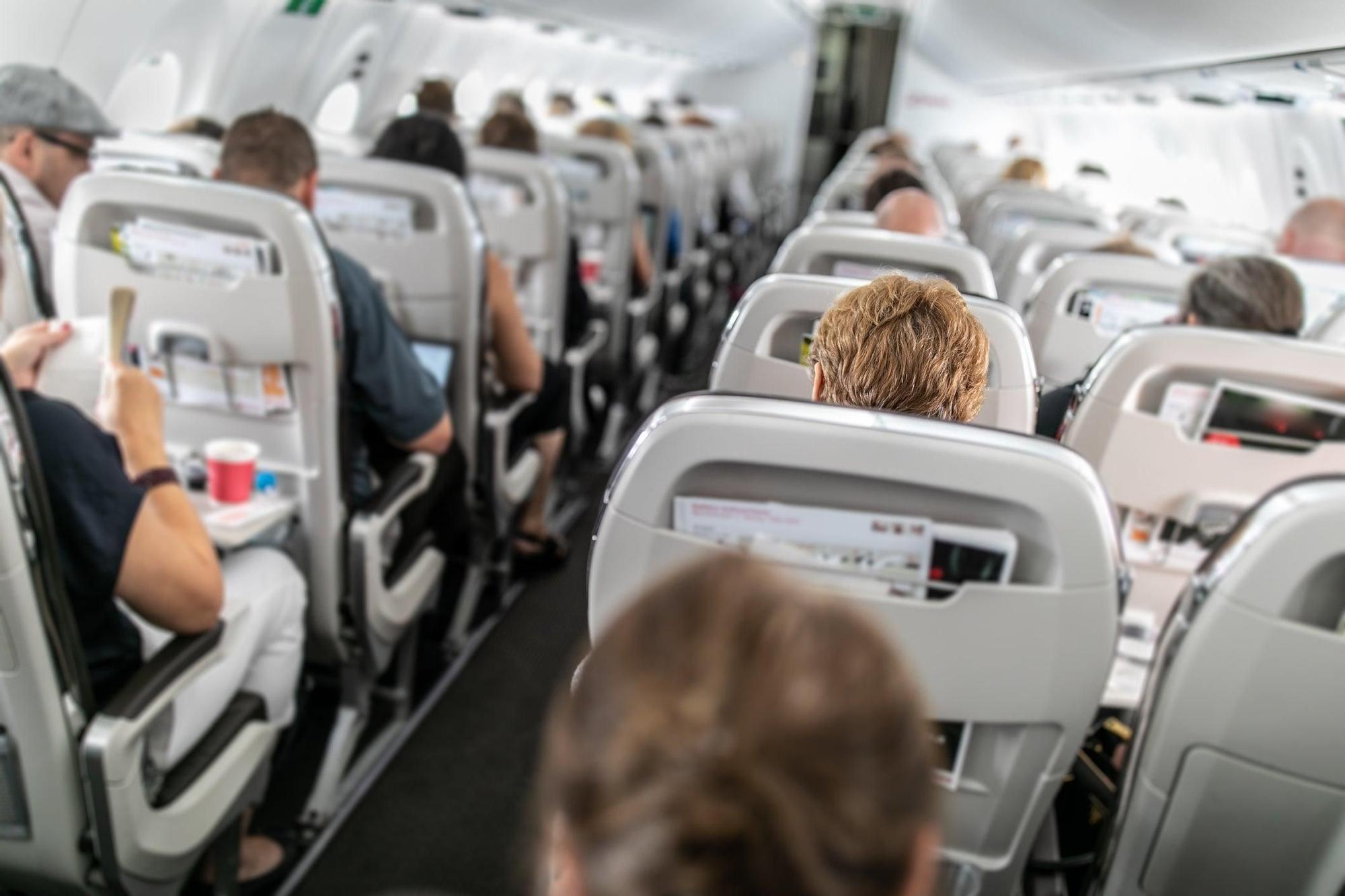 Interno di un volo commerciale