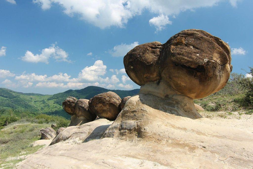 Trovants, Romania