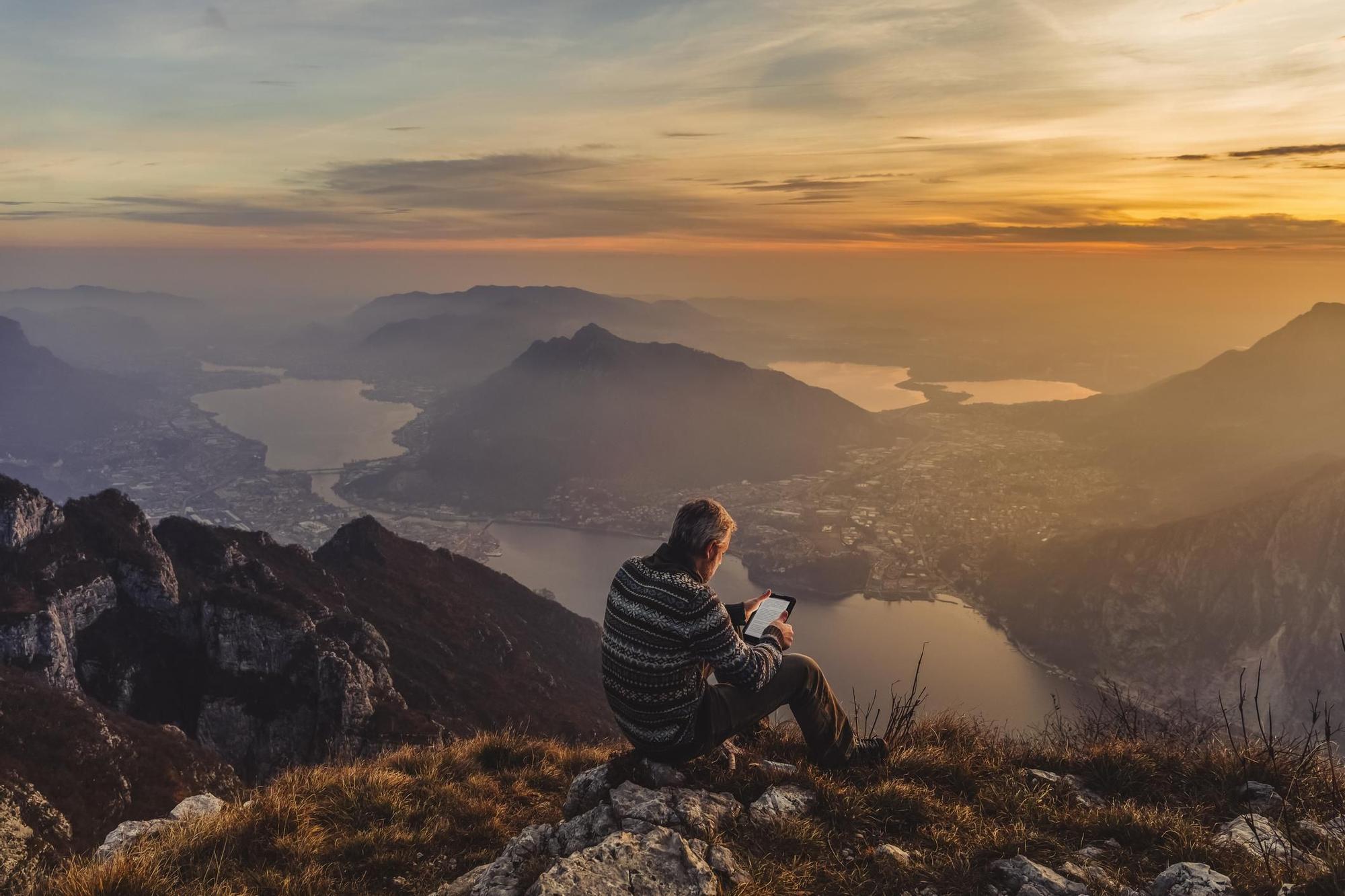 Discover the 20 best books that anyone should read