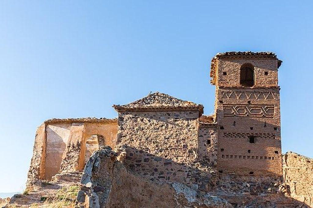 The tower of the church of Virgen de la Huerta is the main attraction of the village.