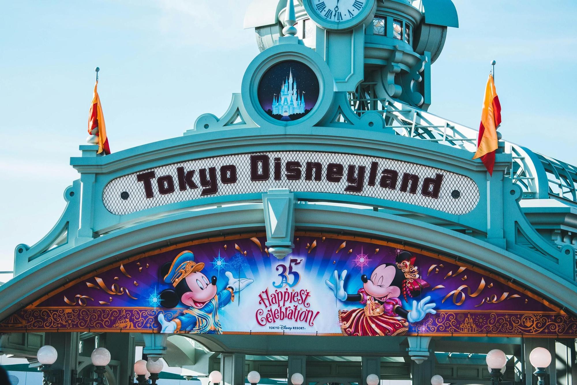 Tokyo Disneyland sign in 2019, for the 35th anniversary
