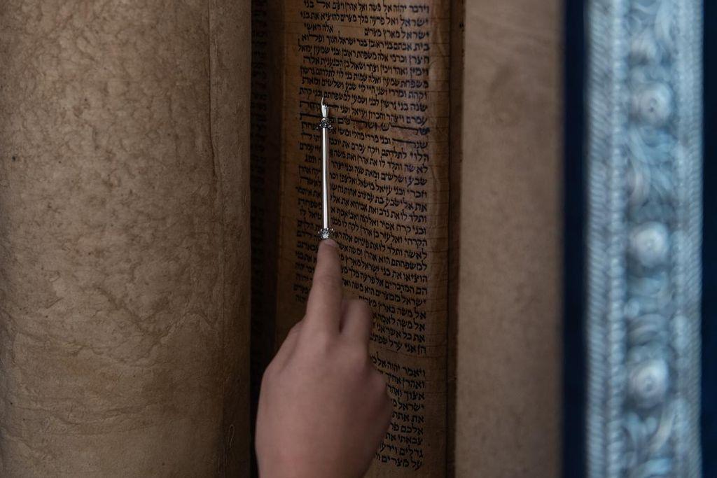 Gli ebrei dovevano convertirsi al cristianesimo o lasciare la Penisola Iberica.