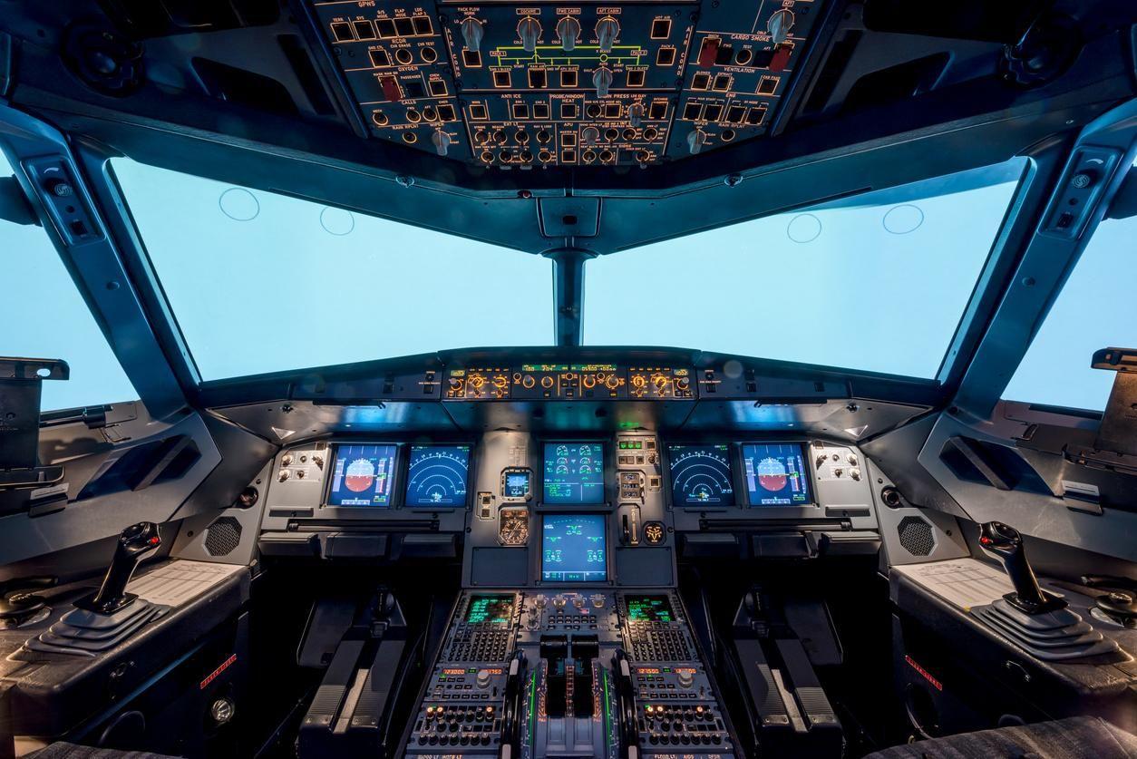 Discover how long it takes to traverse Spain from end to end at maximum speed, as revealed by an experienced pilot.