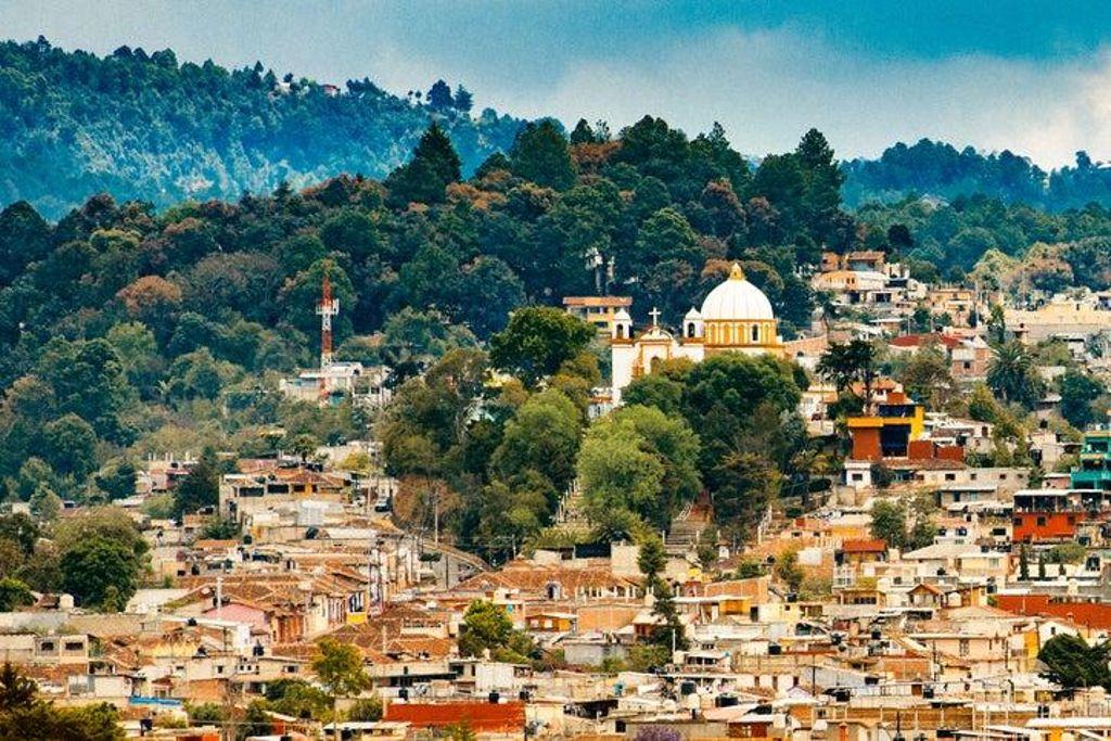 San Cristobal de las Casas, located in southern Chiapas (Mexico), is a mountainous city known for its yellow cathedral and architecture.