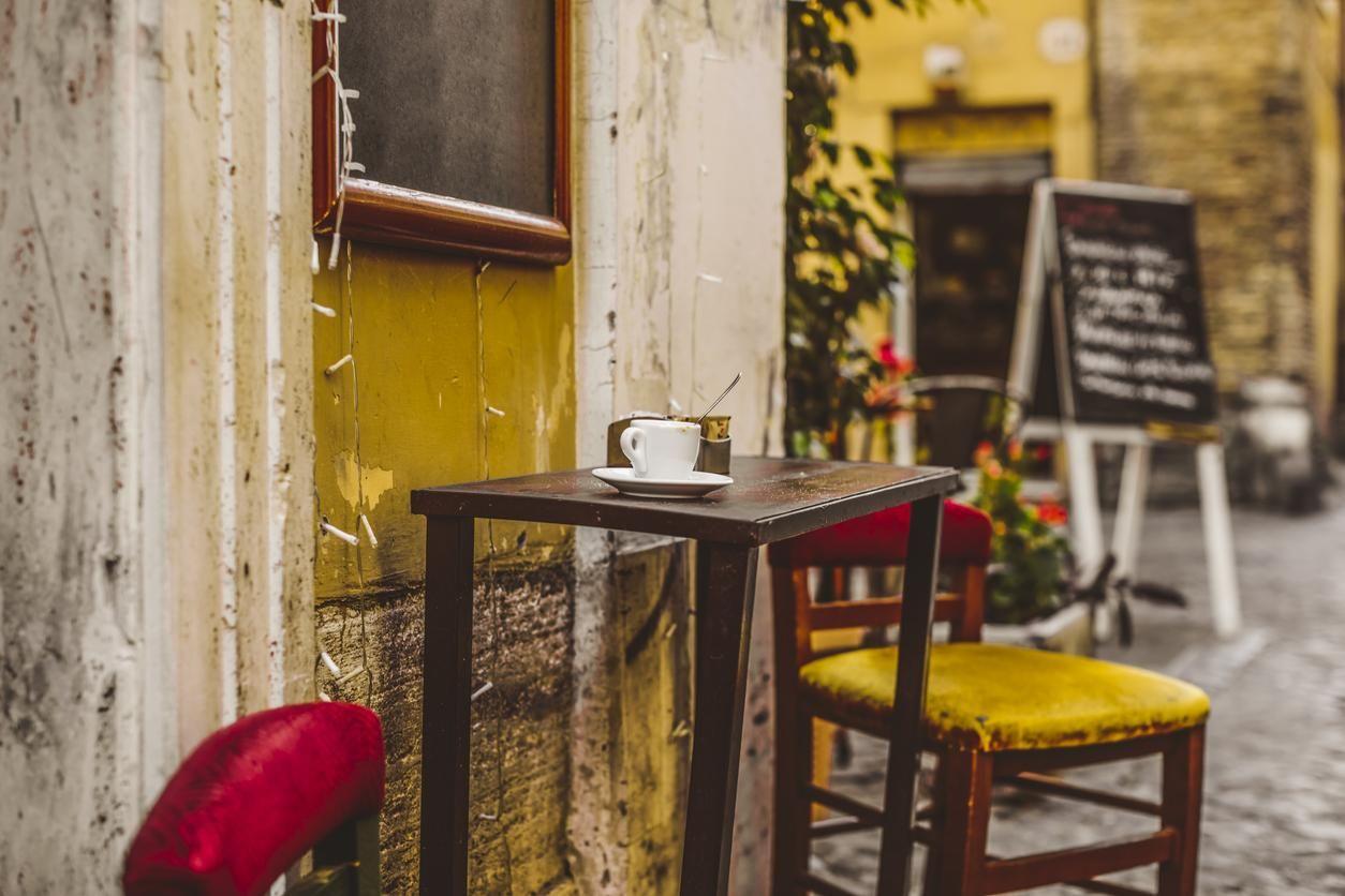 'Caffè da portare via' will be the magic words to save you a few dollars.