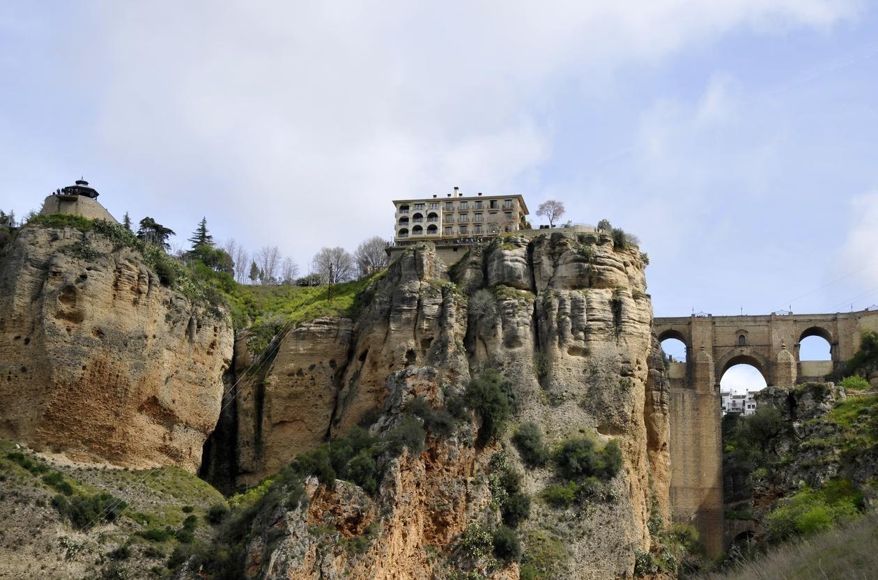Low-cost trick for staying at Parador Ronda