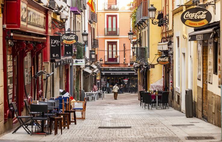 When a Madrilenian tells you they are arriving, you should know they haven't left home yet.