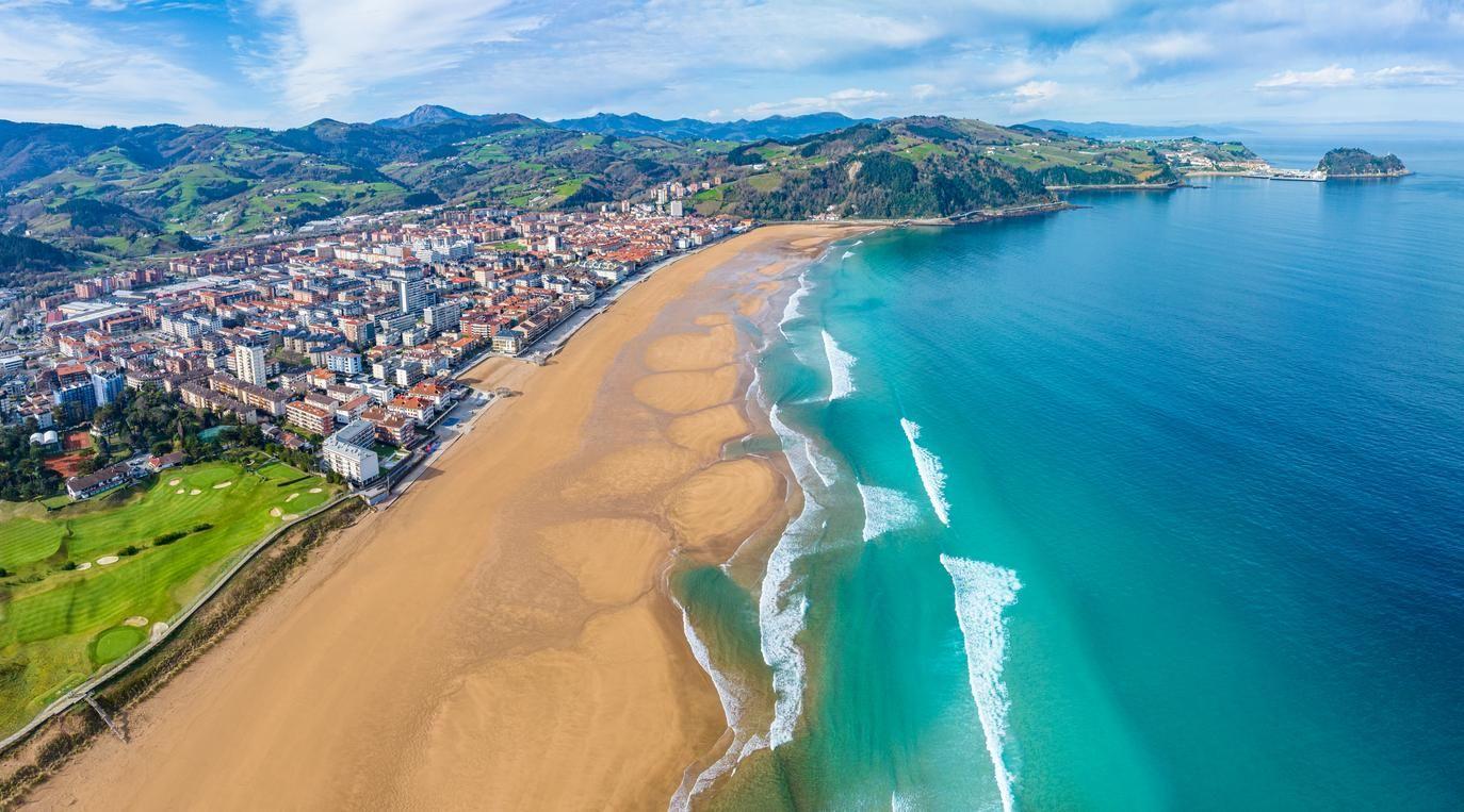 Zarautz è una delle spiagge più popolari della Guipuzcoa.