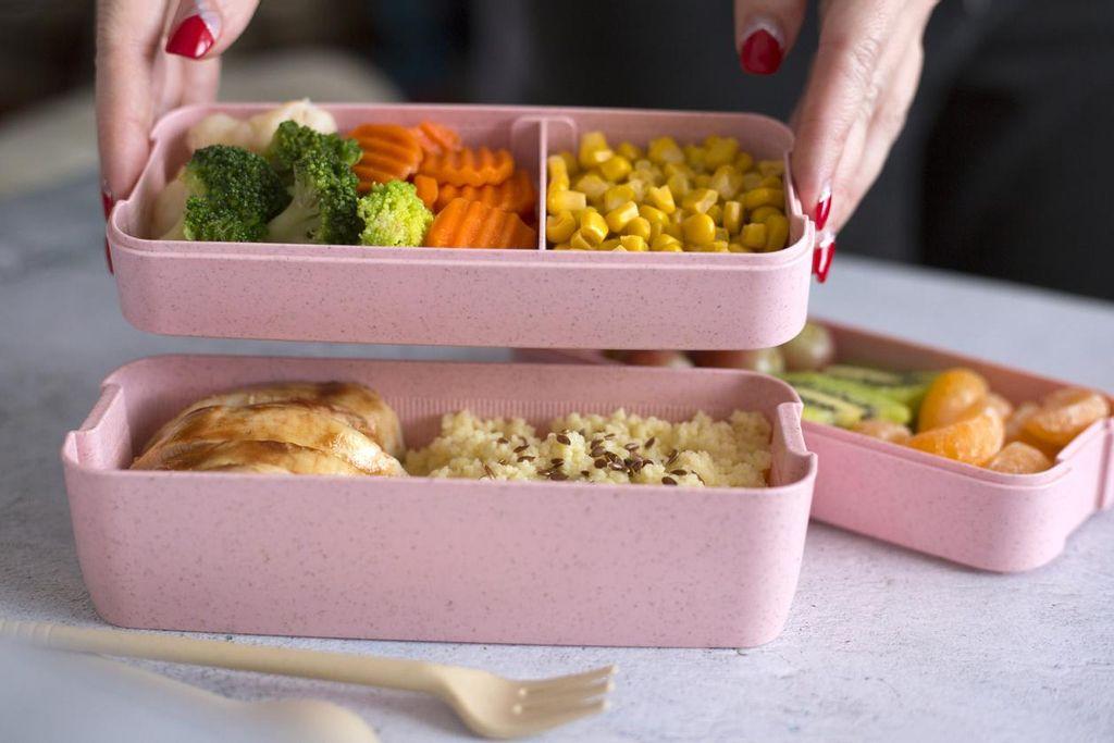 Prepare food at home and enjoy it on board the plane.