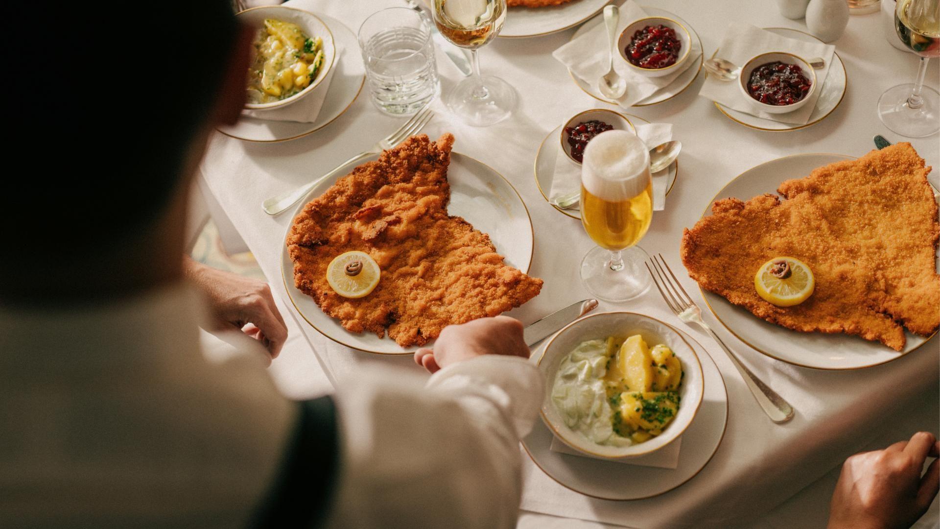 Wiener Schnitzel: breaded veal cutlet, usually served with a warm potato salad. It is the most typical dish of Vienna.