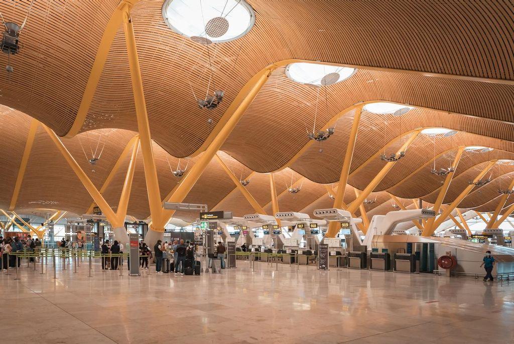 Sometimes arriving at major airports, like Barajas, can be more costly