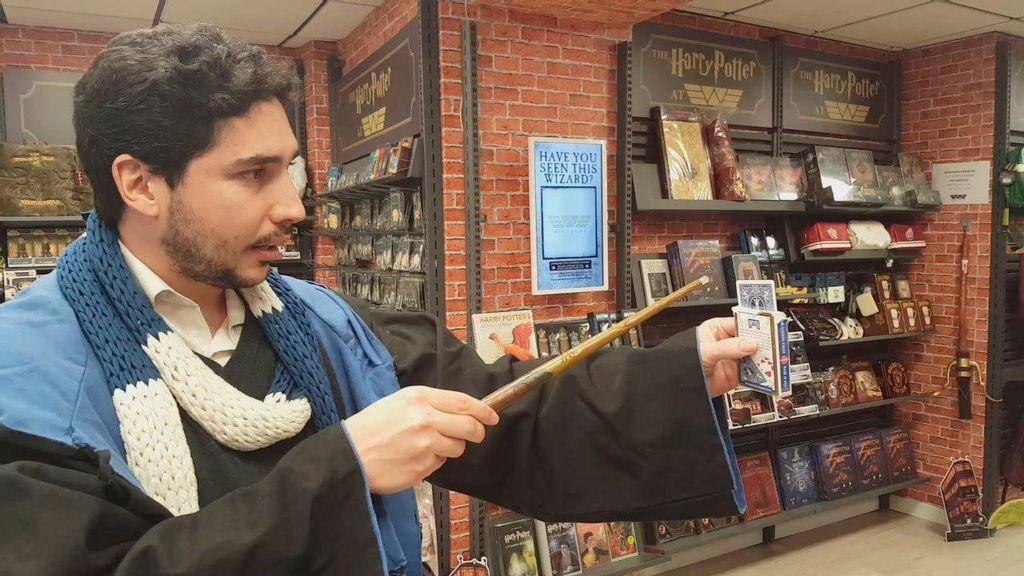 A magician performing at Nostromo Comics.
