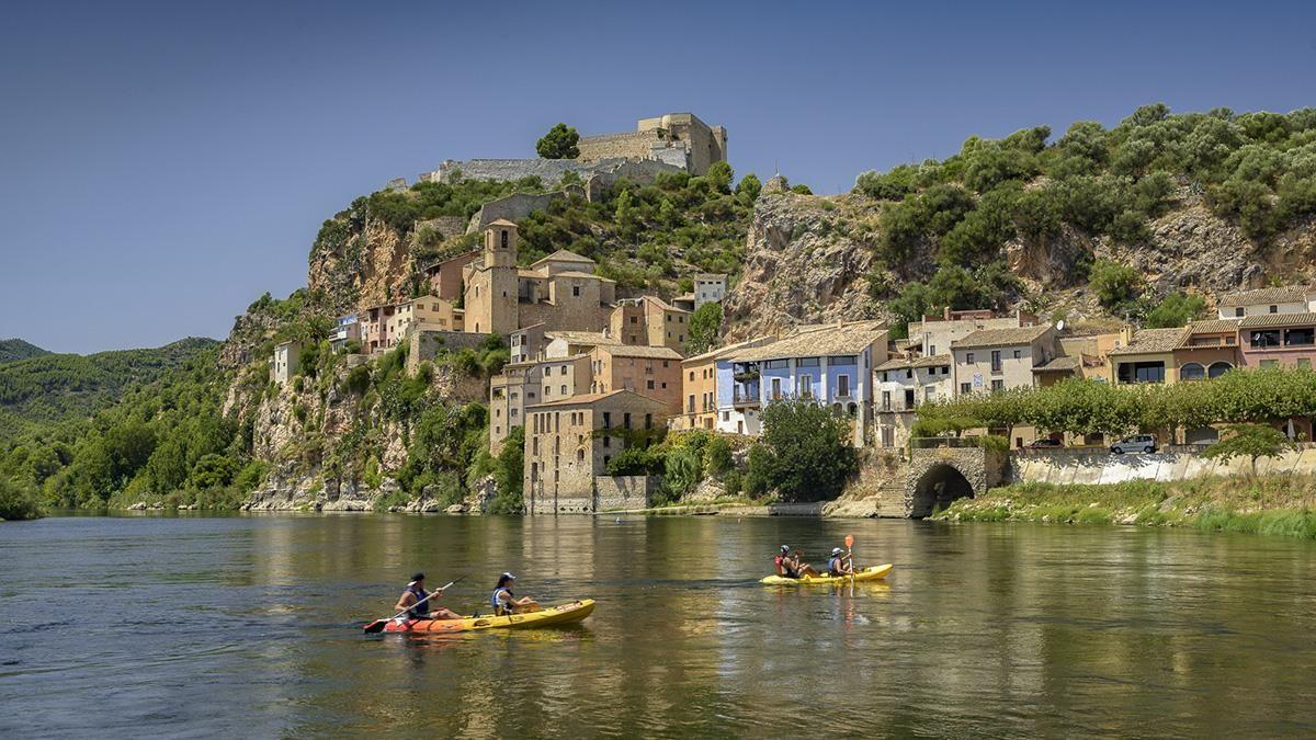 Kayaking on the Ebro with the templar castle of Miravet in the background