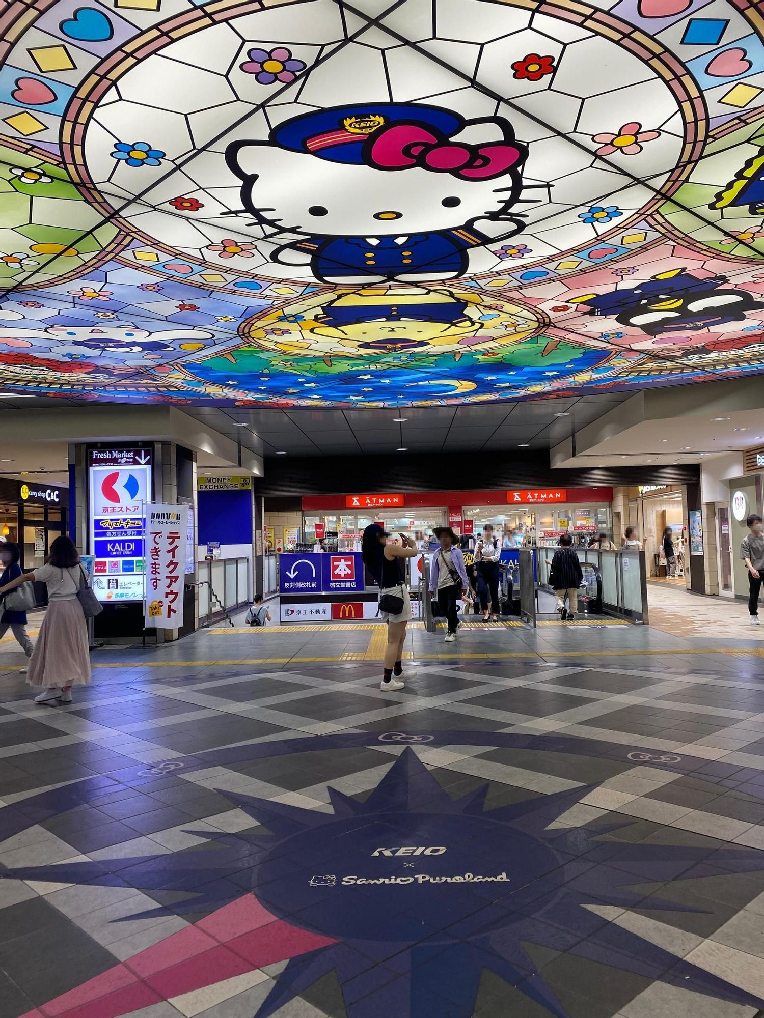 Tama Center con il tema di Hello Kitty e i suoi amici