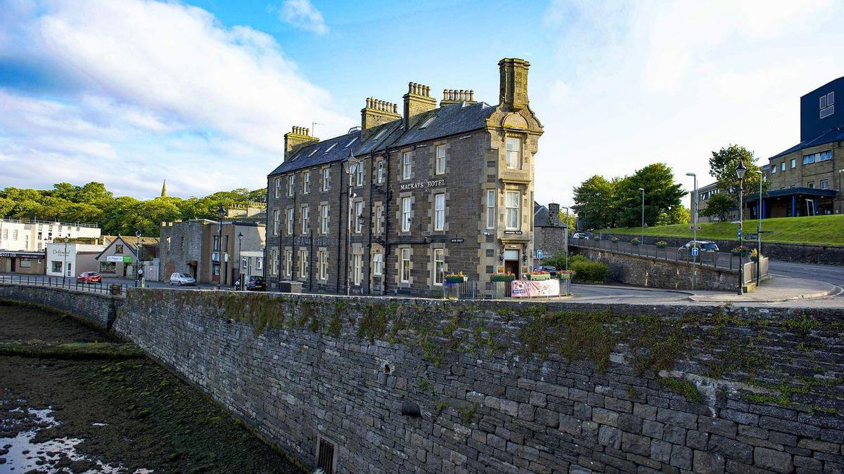 This is the shortest street in the world: it measures 2 meters and is located in northern Scotland
