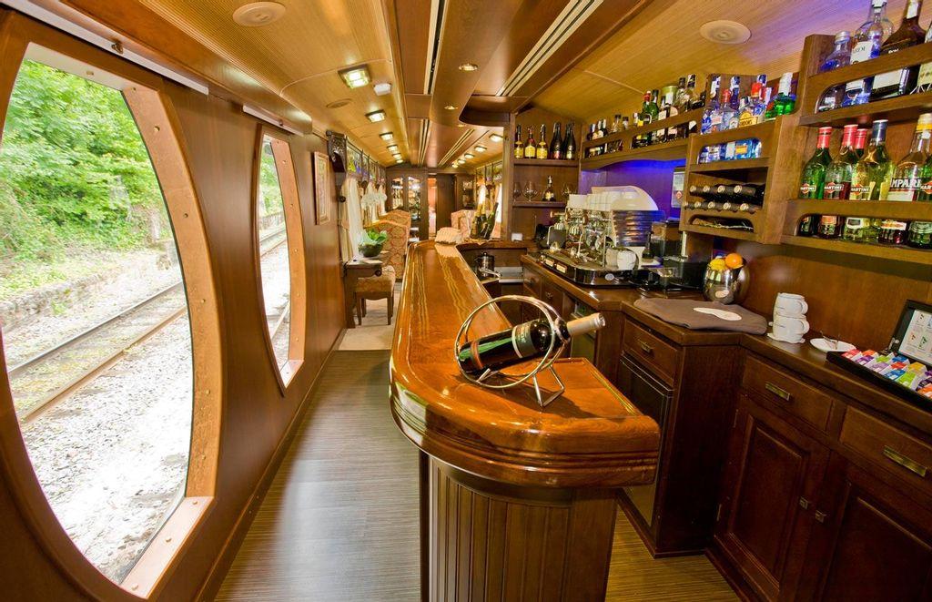 Bar of the Transcantábrico train