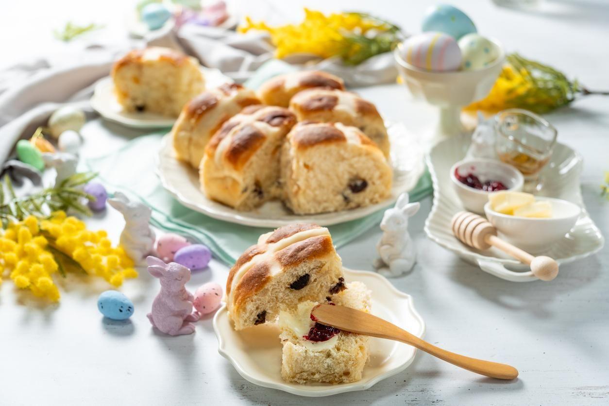 I tradizionali Hot Cross Bun di Pasqua a Londra