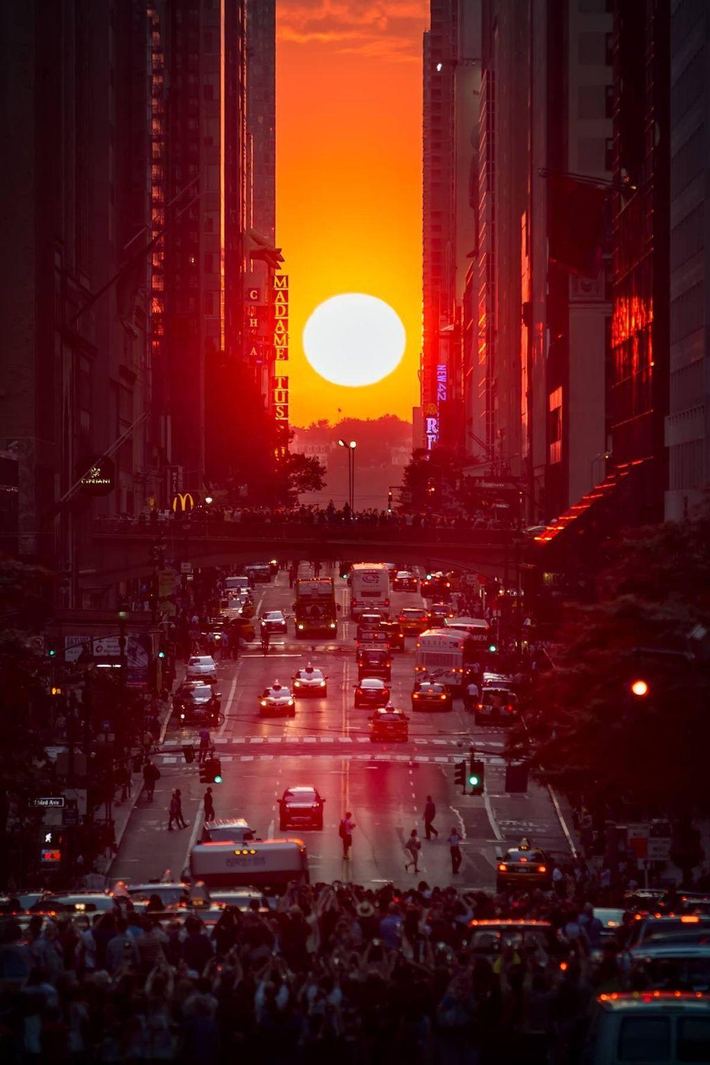 Manhattanhenge in Manhattan.