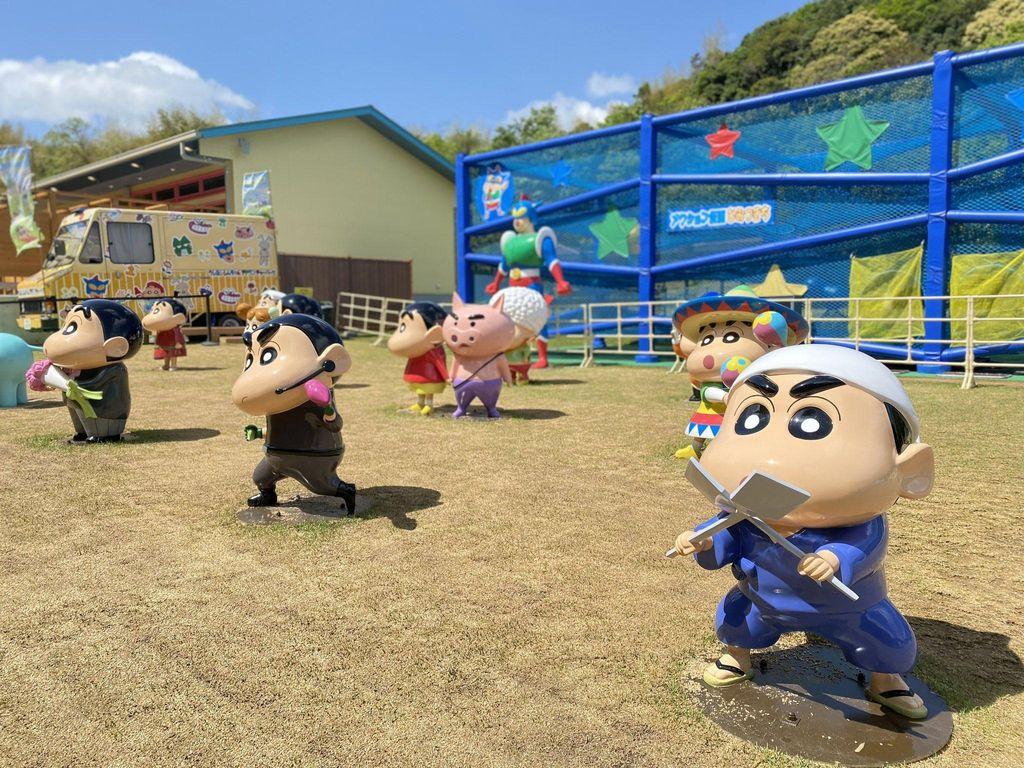 Figures of characters in the Shin Chan amusement park