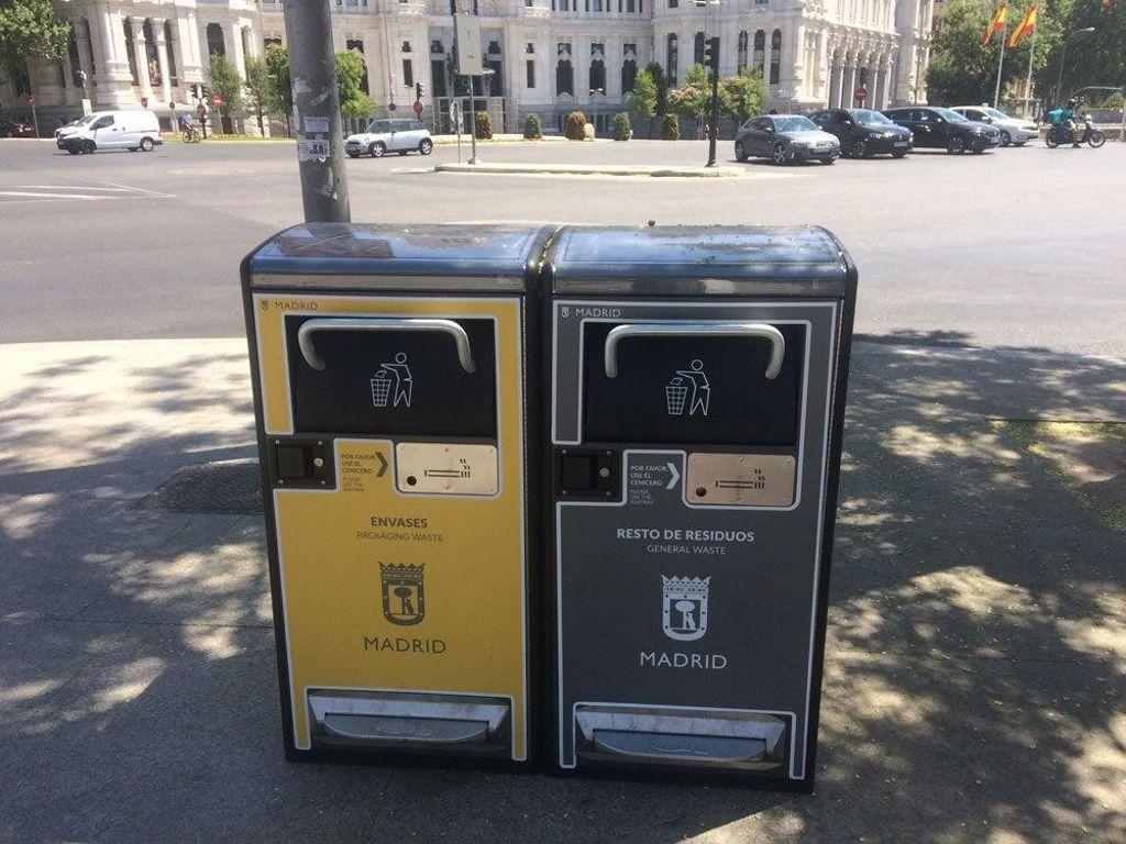 Smart trash can Madrid