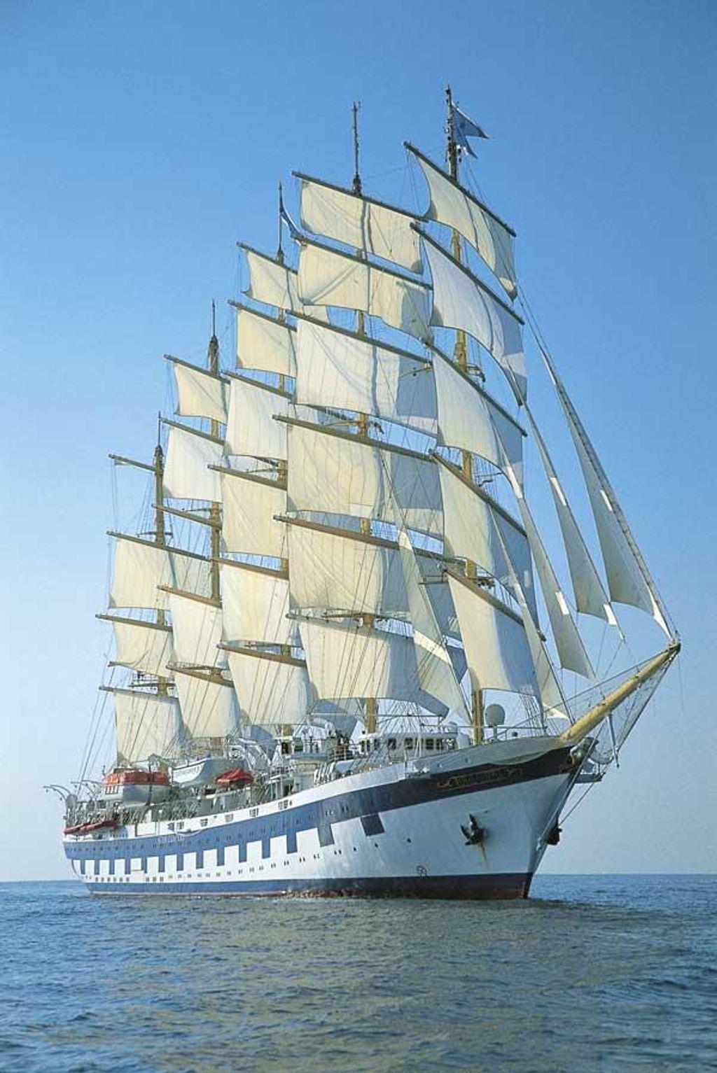 Yoga and sea aboard a sailboat