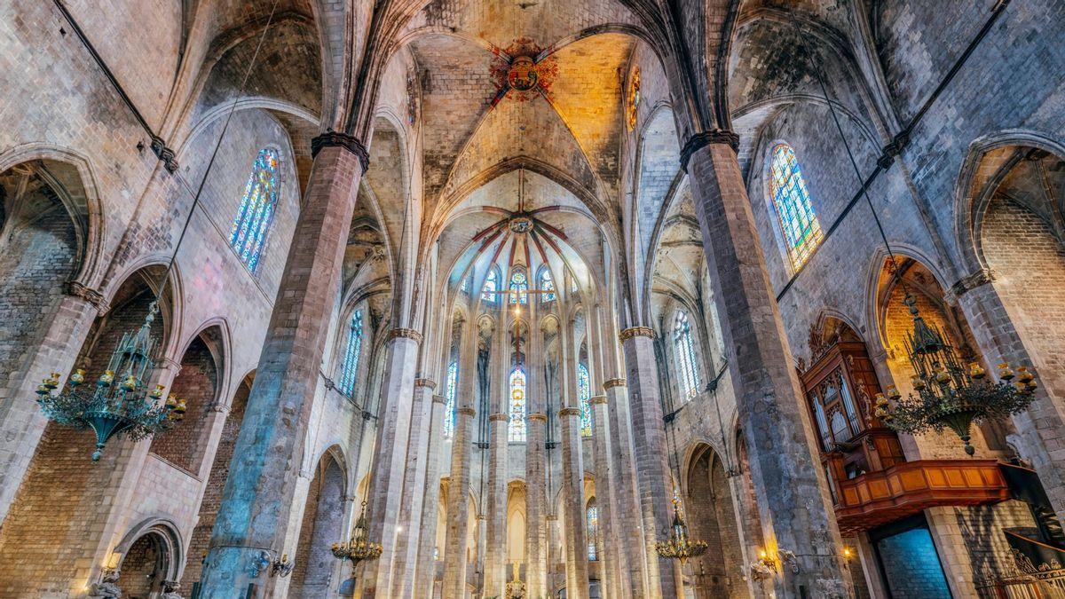The Basilica of Santa Maria del Mar in the Gothic Quarter of Barcelona was built between 1329 and 1383