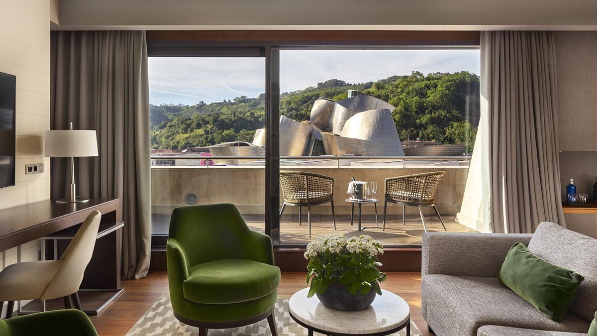 Bright and spacious areas where art and comfort meet in front of the Guggenheim